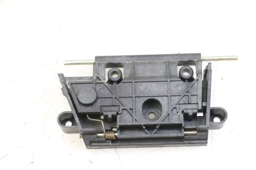 photo de SITZSCHLOSS PEUGEOT VIVACITY 125 (2010 - 2017) - Zoom auf Gebrauchszustand