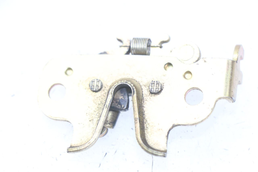 photo de SITZSCHLOSS PEUGEOT STREETZONE 2T 50 (2014 - 2019) - Zoom auf Gebrauchszustand