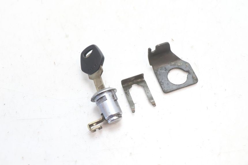 photo de SITZSCHLOSS SUZUKI SV S 650 (2003 - 2009) - Technische Nahaufnahme