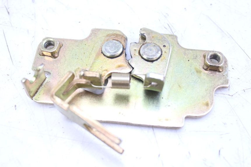 photo de SITZBANKSCHLOSS PEUGEOT TWEET 4T 50 (2010 - 2014) - Hauptansicht