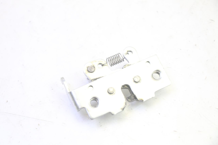 photo de SITZBANKSCHLOSS YAMAHA XMAX X-MAX 125 (2006 - 2009) - Zoom auf Gebrauchszustand