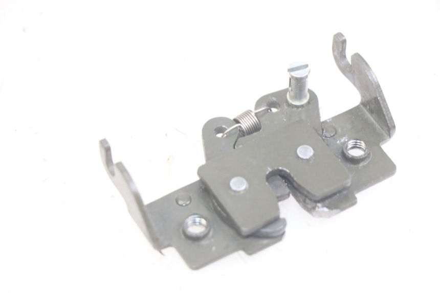 photo de SITZBANKSCHLOSS PIAGGIO X8 125 (2004 - 2007) - Detailansicht des Bauteils