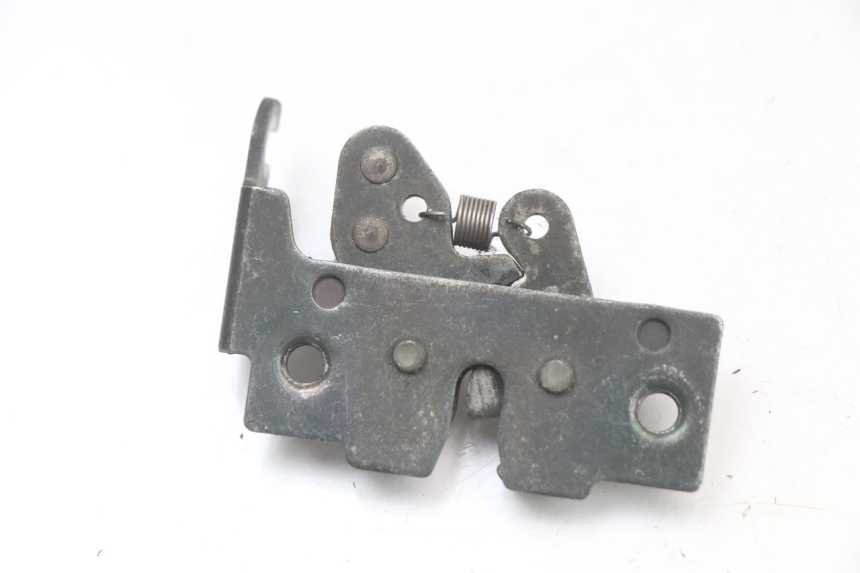 photo de SITZBANKSCHLOSS PIAGGIO X8 125 (2004 - 2007) - Zoom auf Gebrauchszustand