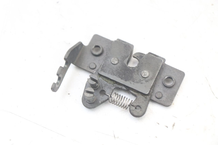 photo de SITZBANKSCHLOSS PIAGGIO XEVO - X EVO 125 (2007 - 2017) - Detailansicht des Bauteils