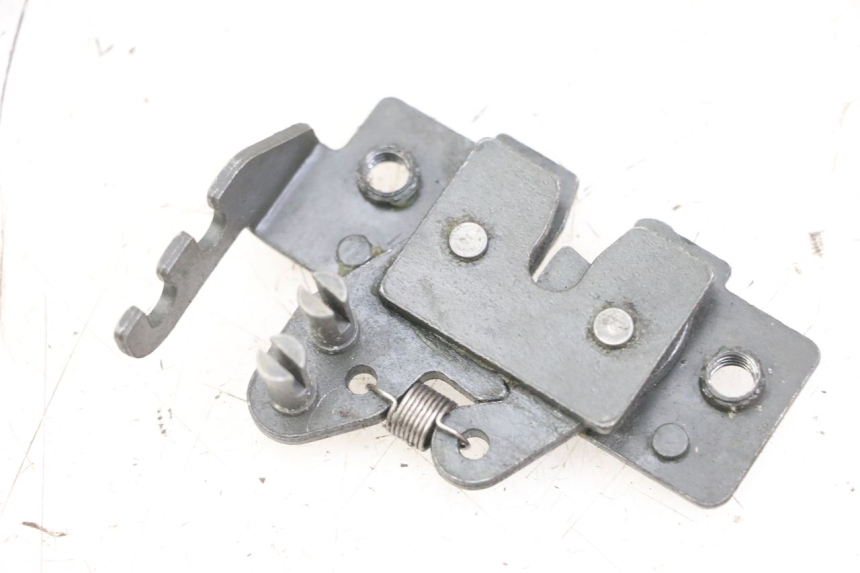 photo de SITZBANKSCHLOSS PIAGGIO XEVO - X EVO 125 (2007 - 2017) - Detailansicht des Bauteils