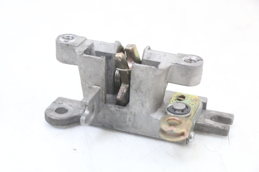 photo de SITZBANKSCHLOSS KYMCO AGILITY 4T 50 (2018 - 2022) - Detailansicht des Bauteils