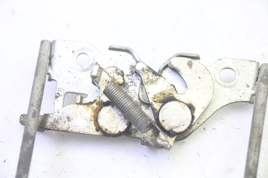 photo de SITZSCHLOSS HONDA CBF 125 (2009 - 2015) - Zoom auf Gebrauchszustand