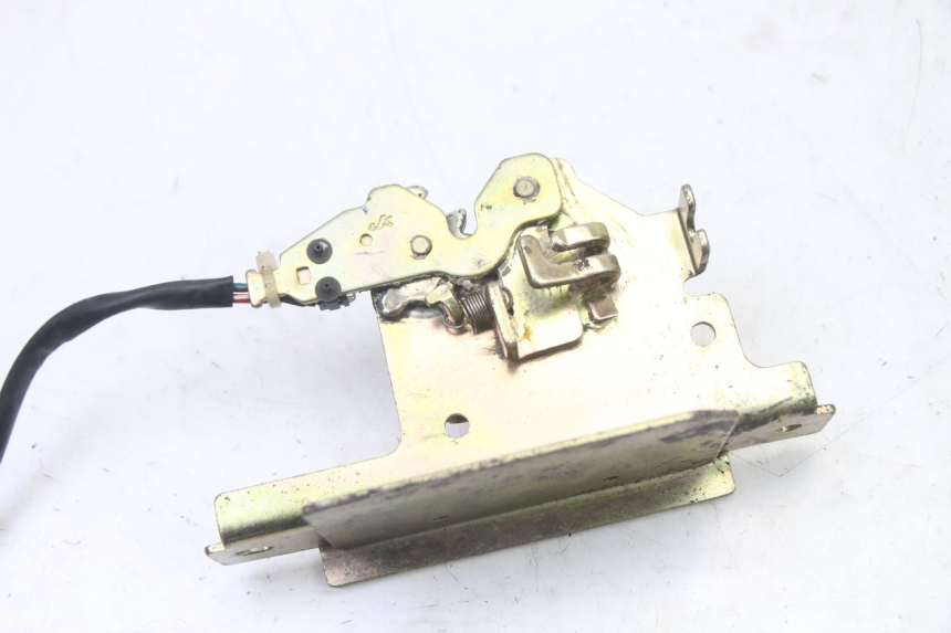 photo de SITZBANKSCHLOSS KYMCO DINK STREET 125 (2009 - 2014) - Detailansicht des Bauteils