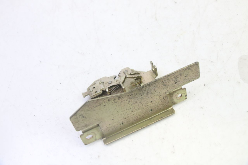 photo de SITZBANKSCHLOSS KYMCO DINK STREET 125 (2009 - 2014) - Detailansicht des Bauteils