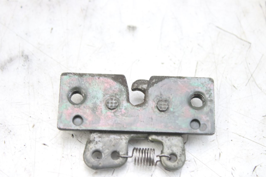 photo de SITZBANKSCHLOSS PEUGEOT ELYSTAR 50 (2002 - 2014) - Detailansicht des Bauteils