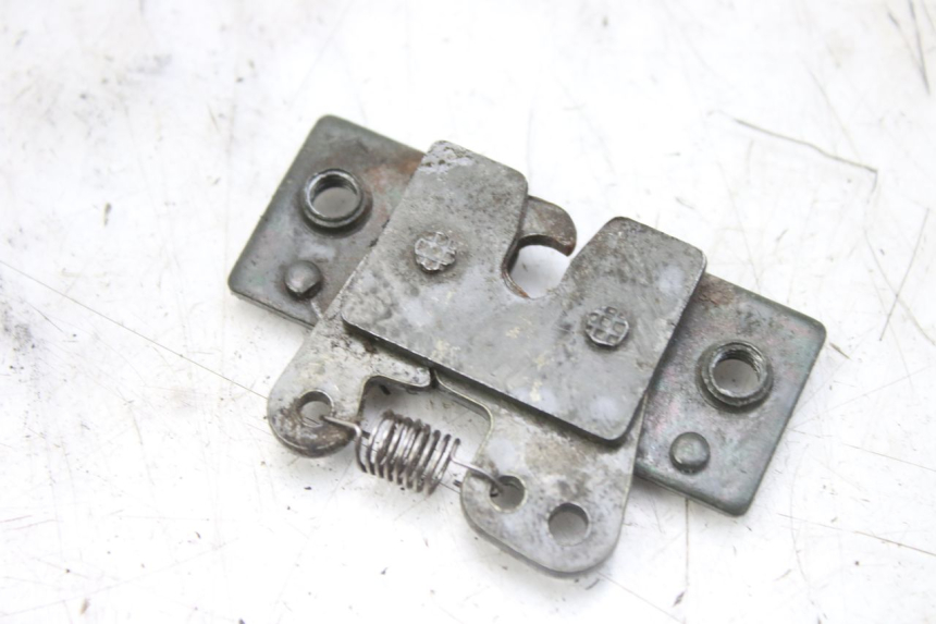 photo de SITZBANKSCHLOSS PEUGEOT ELYSTAR 50 (2002 - 2014) - Zoom auf Gebrauchszustand