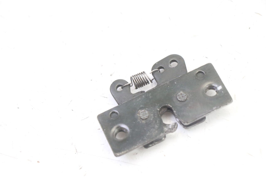 photo de SITZBANKSCHLOSS PEUGEOT ELYSTAR 50 (2002 - 2014) - Zoom auf Gebrauchszustand