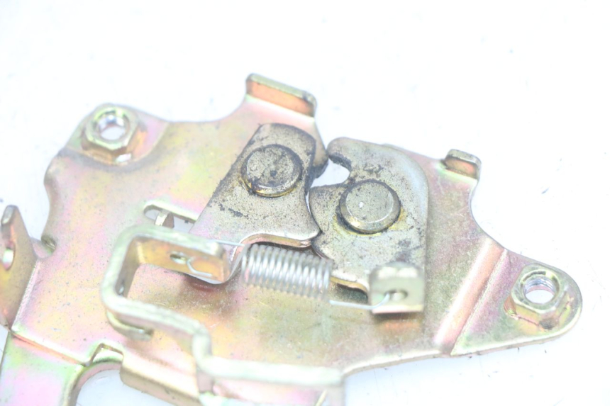 photo de SITZBANKSCHLOSS SYM FIDDLE 3 III 125 (2014 - 2020) - Detailansicht des Bauteils