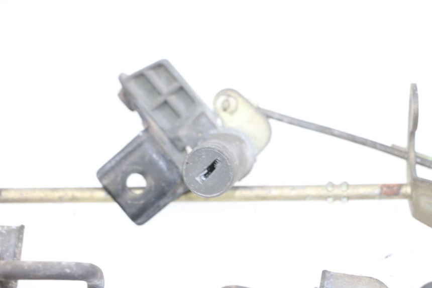 photo de SITZSCHLOSS KAWASAKI GPX R WARBIRD 600 (1988 - 1993) - Kennzeichnungen und Originalreferenzen