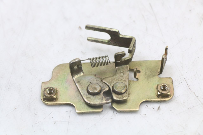 photo de SITZBANKSCHLOSS SYM JET 14 4T 50 (2018 - 2022) - Detailansicht des Bauteils