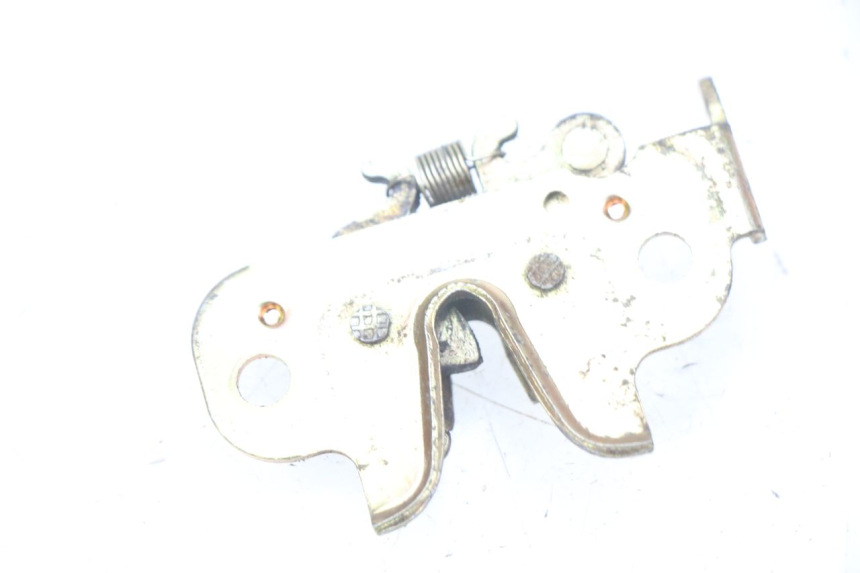 photo de SITZBANKSCHLOSS PEUGEOT KISBEE 2T 50 (2010 - 2017) - Zoom auf Gebrauchszustand