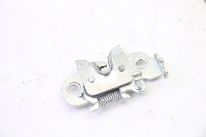 photo de SITZBANKSCHLOSS PEUGEOT KISBEE 2T 50 (2010 - 2017) - Detailansicht des Bauteils