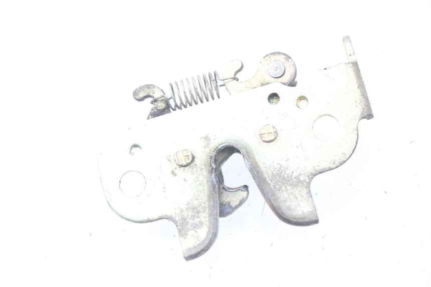 photo de SITZBANKSCHLOSS PEUGEOT KISBEE 4T 50 (2010 - 2017) - Detailansicht des Bauteils