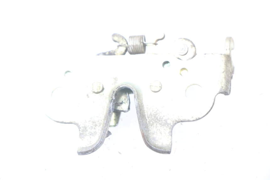 photo de SITZBANKSCHLOSS PEUGEOT KISBEE 4T 50 (2010 - 2017) - Zoom auf Gebrauchszustand