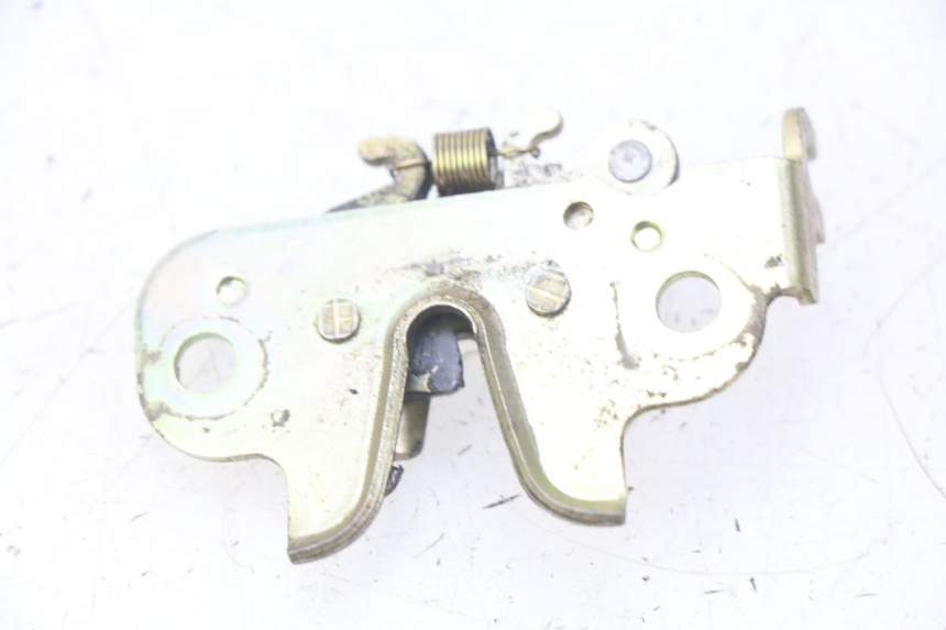 photo de SITZBANKSCHLOSS PEUGEOT KISBEE 4T 50 (2010 - 2017) - Zoom auf Gebrauchszustand