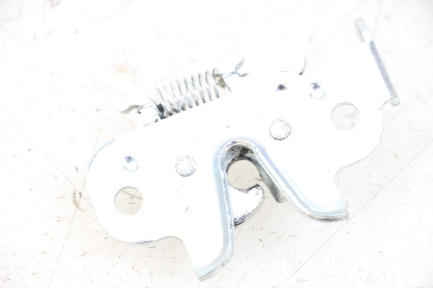 photo de SITZBANKSCHLOSS PEUGEOT KISBEE 4T 50 (2018 - 2022) - Detailansicht des Bauteils