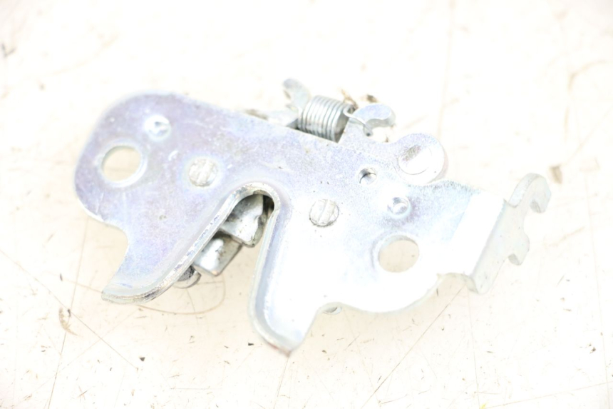 photo de SITZBANKSCHLOSS PEUGEOT KISBEE 4T 50 (2018 - 2022) - Zoom auf Gebrauchszustand