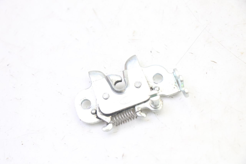 photo de SITZBANKSCHLOSS PEUGEOT KISBEE 4T 50 (2018 - 2022) - Detailansicht des Bauteils