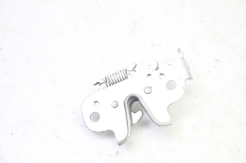 photo de SITZBANKSCHLOSS PEUGEOT KISBEE 4T 50 (2018 - 2022) - Zoom auf Gebrauchszustand