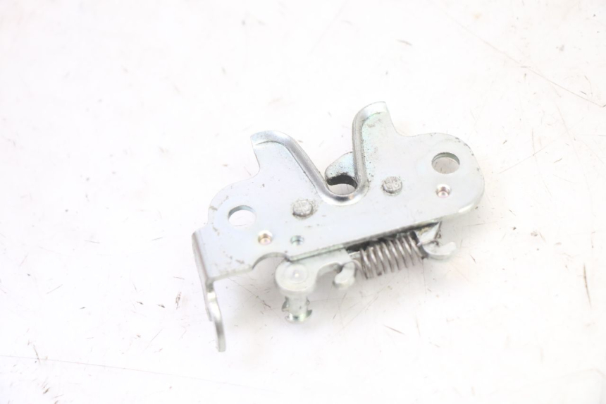 photo de SITZBANKSCHLOSS PEUGEOT KISBEE 4T 50 (2018 - 2022) - Alternative Perspektive