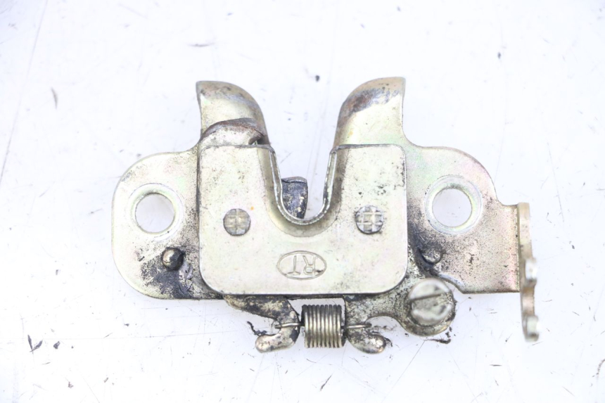 photo de SITZBANKSCHLOSS PEUGEOT KISBEE 4T 50 (2010 - 2017) - Zoom auf Gebrauchszustand