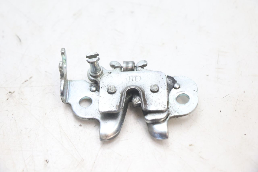 photo de SITZBANKSCHLOSS PEUGEOT KISBEE 4T 50 (2018 - 2022) - Detailansicht des Bauteils