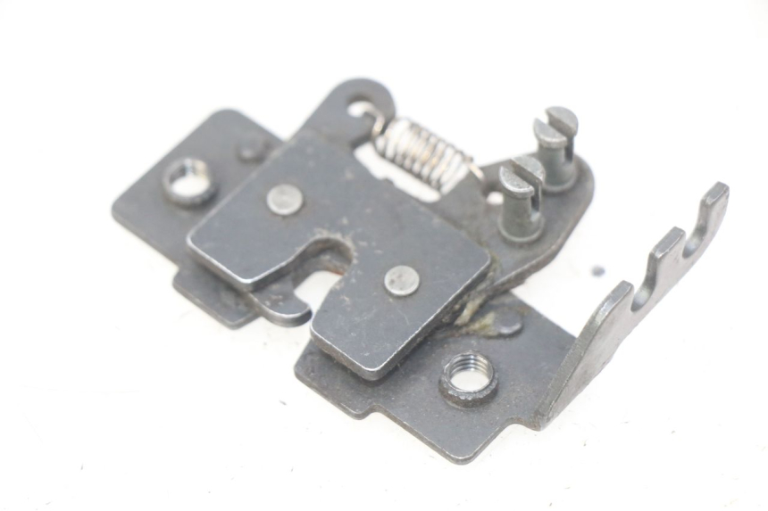 photo de SITZBANKSCHLOSS PIAGGIO MP3 LT 300 (2010 - 2016) - Detailansicht des Bauteils