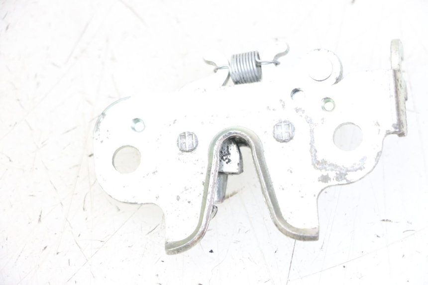 photo de SITZBANKSCHLOSS PEUGEOT KISBEE 4T 50 (2018 - 2022) - Zoom auf Gebrauchszustand