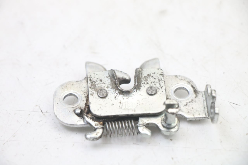 photo de SITZBANKSCHLOSS PEUGEOT KISBEE 4T 50 (2018 - 2022) - Detailansicht des Bauteils