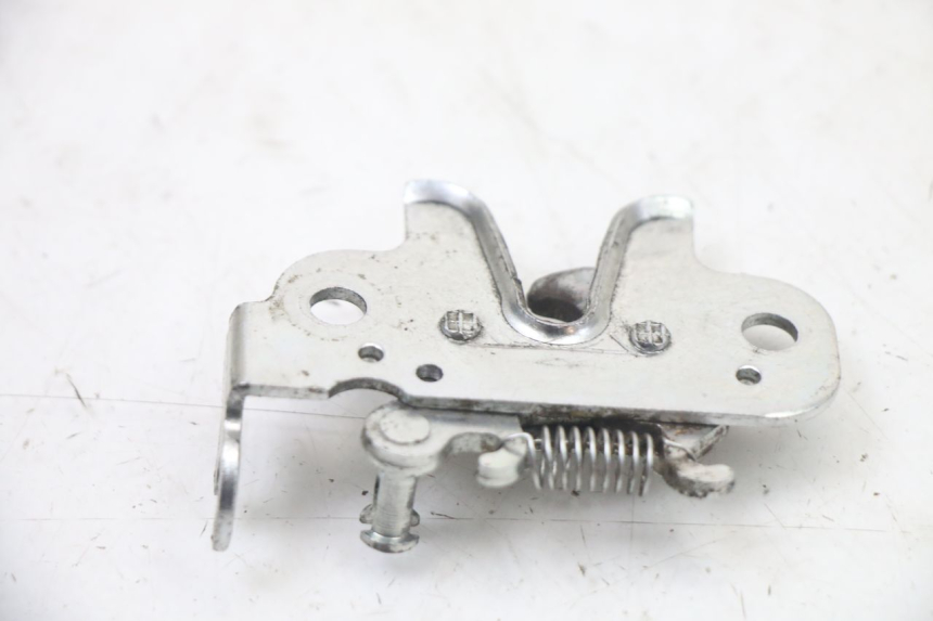 photo de SITZBANKSCHLOSS PEUGEOT KISBEE 4T 50 (2018 - 2022) - Alternative Perspektive