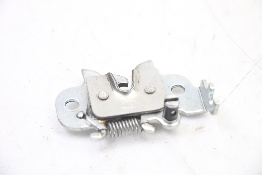 photo de SITZBANKSCHLOSS PEUGEOT KISBEE 4T 50 (2018 - 2022) - Detailansicht des Bauteils