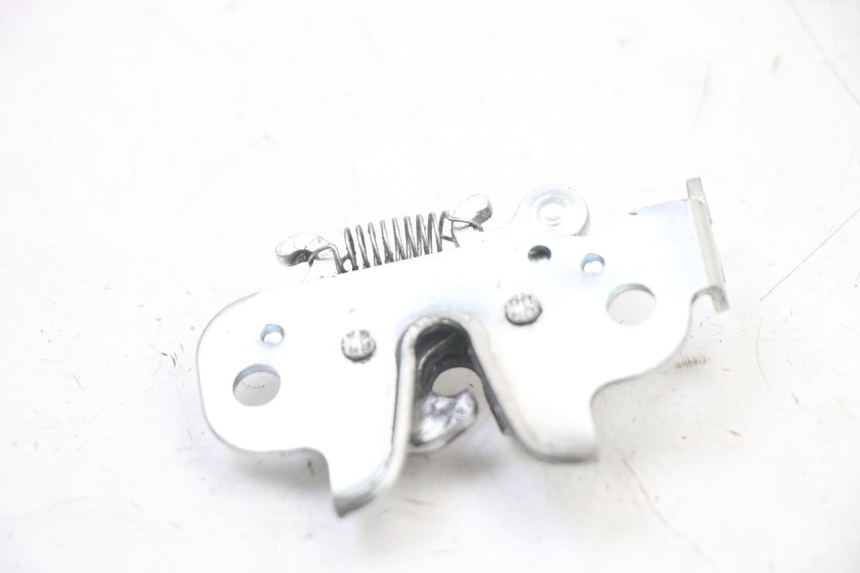 photo de SITZBANKSCHLOSS PEUGEOT KISBEE 4T 50 (2018 - 2022) - Zoom auf Gebrauchszustand