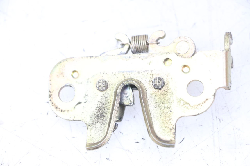 photo de SITZBANKSCHLOSS PEUGEOT KISBEE 4T 50 (2010 - 2017) - Zoom auf Gebrauchszustand