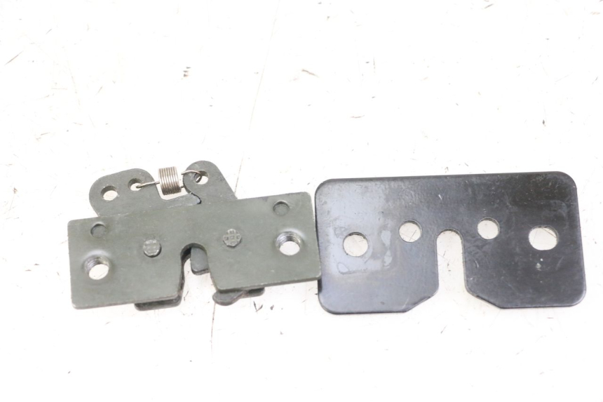 photo de SITZSCHLOSS PEUGEOT SATELIS 125 (2013 - 2018) - Zoom auf Gebrauchszustand