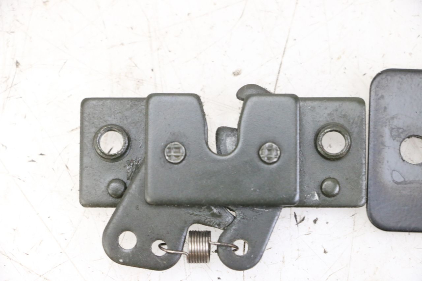 photo de SITZSCHLOSS PEUGEOT SATELIS 125 (2013 - 2018) - Alternative Perspektive