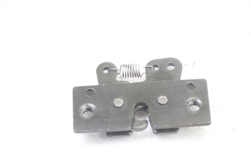 photo de SITZSCHLOSS PEUGEOT SATELIS COMPRESSOR K15 125 (2006 - 2009) - Zoom auf Gebrauchszustand