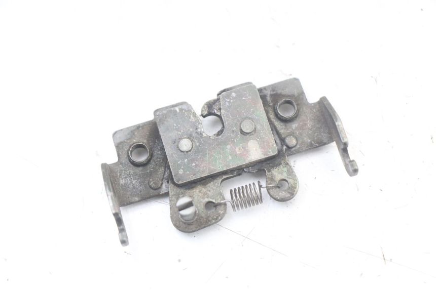 photo de SITZSCHLOSS PIAGGIO BEVERLY 125 (1998 - 2005) - Detailansicht des Bauteils