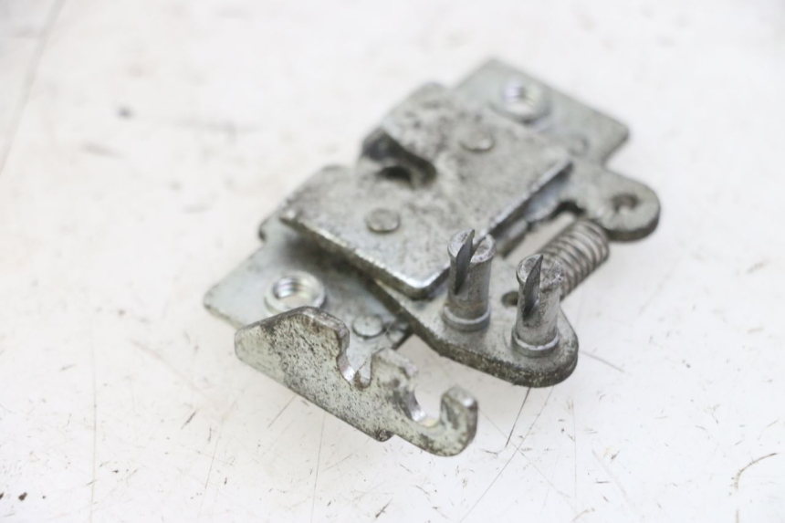 photo de SITZBANKSCHLOSS PIAGGIO MP3 125 (2006 - 2014) - Detailansicht des Bauteils