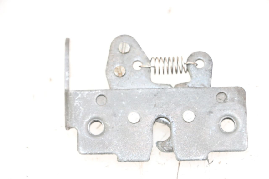 photo de SITZBANKSCHLOSS PIAGGIO MP3 LT 400 (2007 - 2012) - Zoom auf Gebrauchszustand