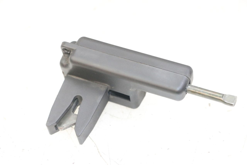 photo de SITZBANKSCHLOSS PIAGGIO ZIP 4T 50 (2018 - 2020) - Detailansicht des Bauteils