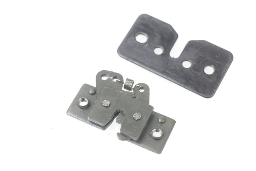 photo de SITZSCHLOSS PEUGEOT SATELIS COMPRESSOR K15 125 (2006 - 2009) - Zoom auf Gebrauchszustand