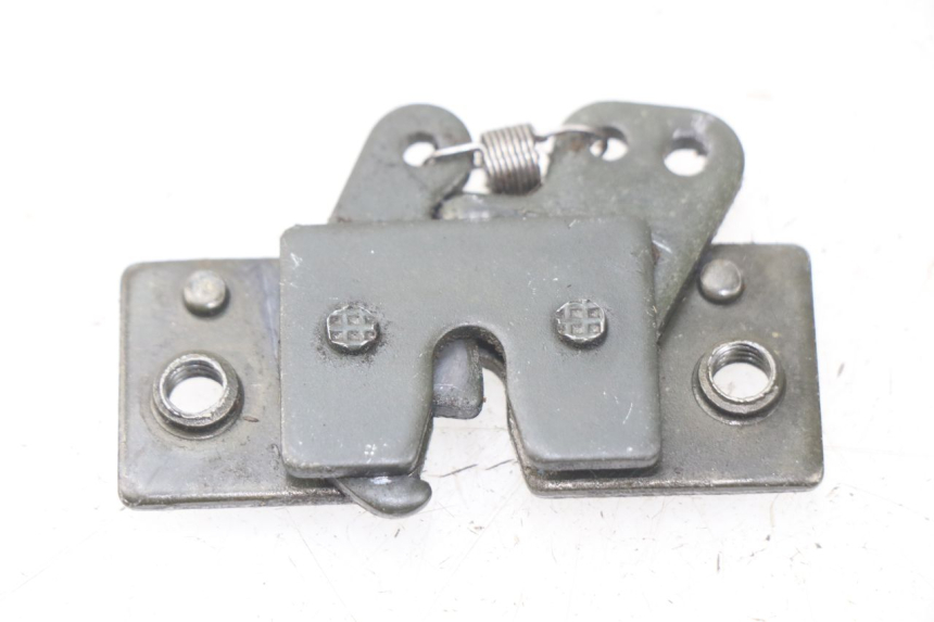 photo de SITZSCHLOSS PEUGEOT SATELIS 125 (2013 - 2018) - Detailansicht des Bauteils