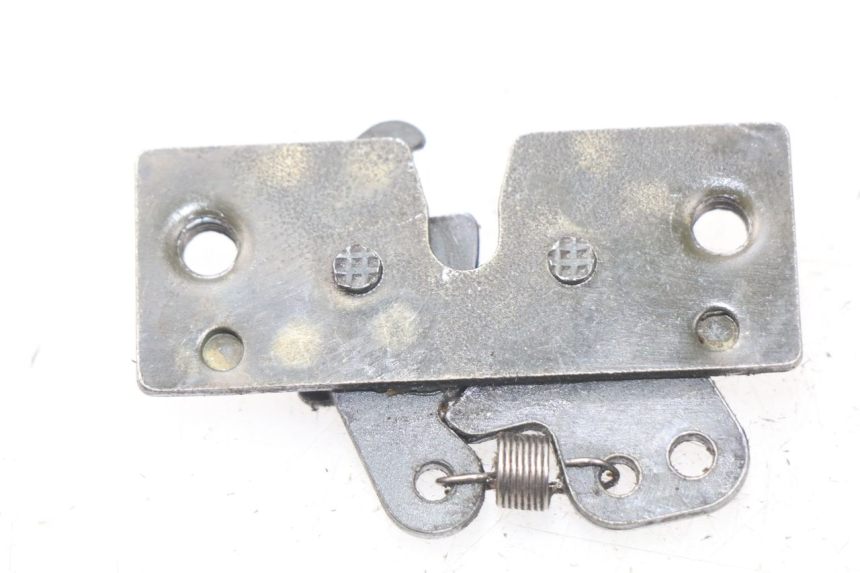 photo de SITZSCHLOSS PEUGEOT SATELIS 125 (2013 - 2018) - Zoom auf Gebrauchszustand