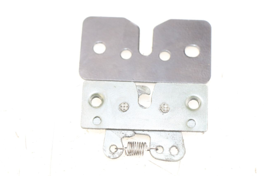 photo de SITZBANKSCHLOSS PEUGEOT SATELIS 125 (2010 - 2012) - Detailansicht des Bauteils