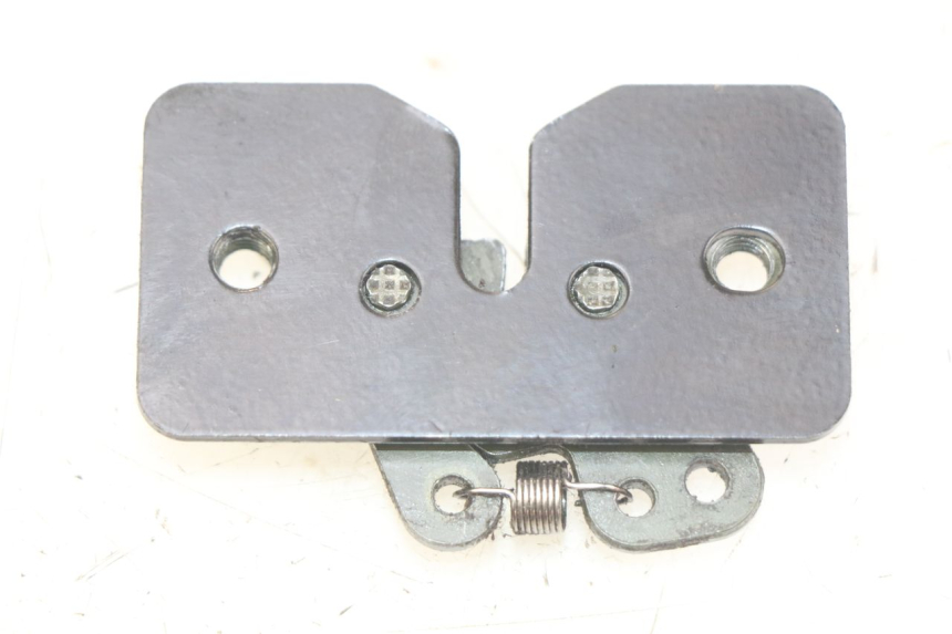 photo de SITZBANKSCHLOSS PEUGEOT SATELIS 125 (2010 - 2012) - Zoom auf Gebrauchszustand